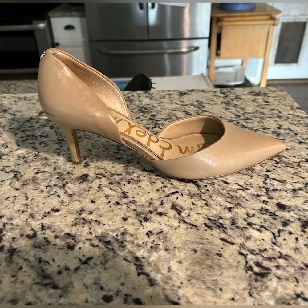 Chic Tan Pointed Toe Heels